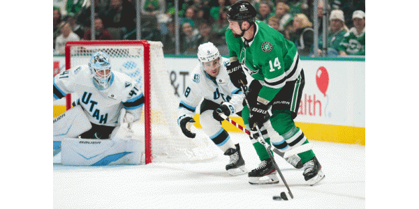 Zklamání kapitána Dallas Stars Jamieho Benna po prohře v play-off